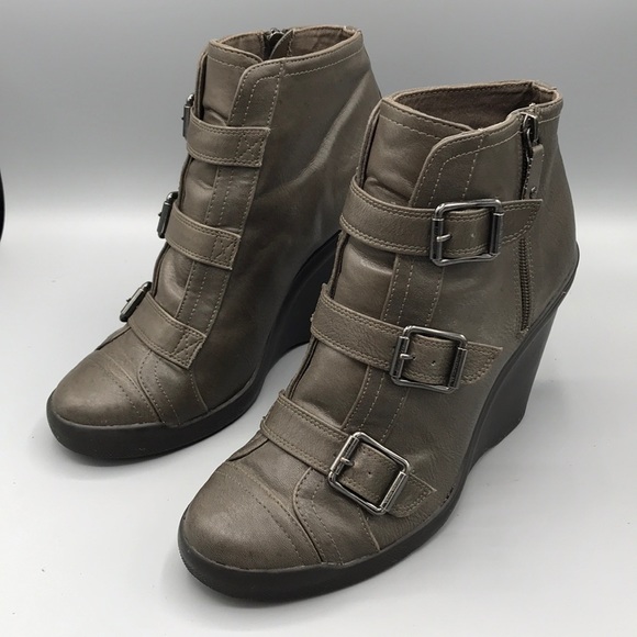vera wang wedge boots